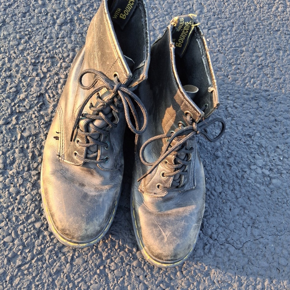 Vintage Dr. Martens Made in England Black Leather Thrashed Combat Boots 10 - Picture 2 of 8